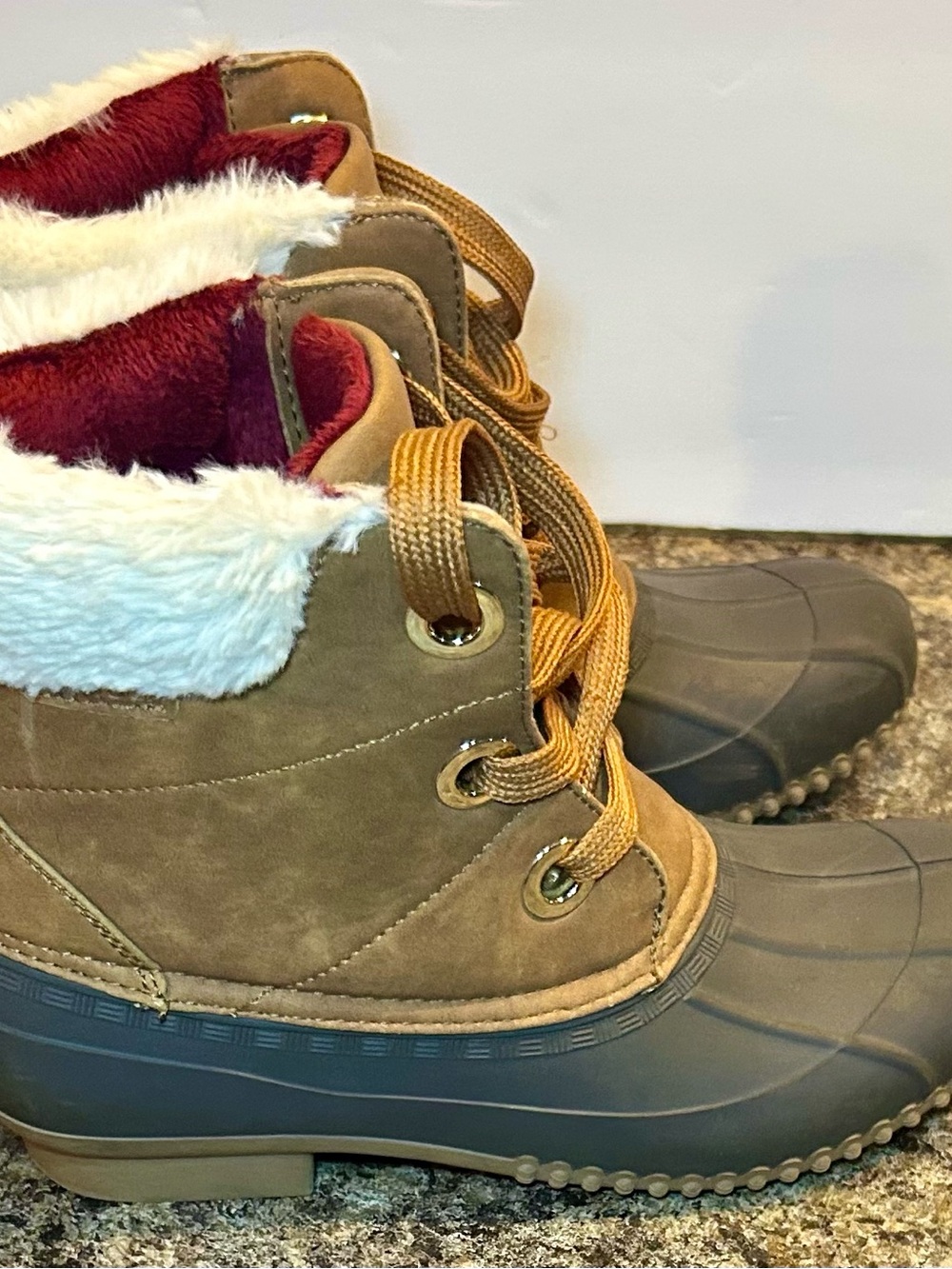 Tommy Hilfiger Tan Brown Lace-Up Duck Boots with White Faux Fur